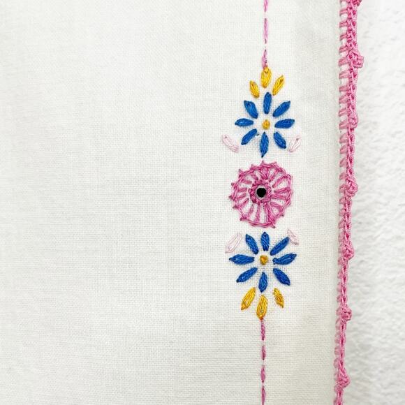 Vintage Handmade Cottagecore Embroidered Table Runner - Picture 6 of 7